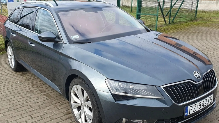 Skoda Superb cena 47000 przebieg: 256000, rok produkcji 2017 z Poznań małe 92